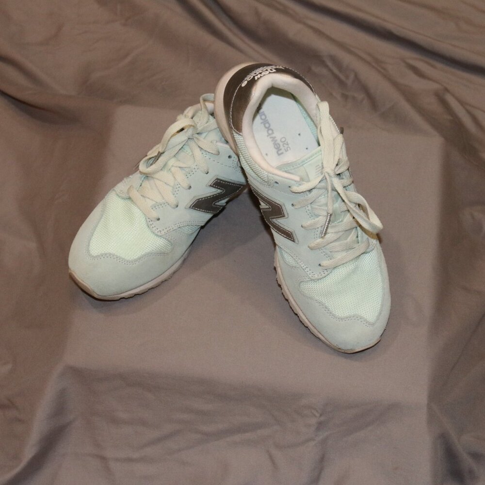 New Balance 520 Women’s Sneakers Mint Green Lace-Up Running Shoes